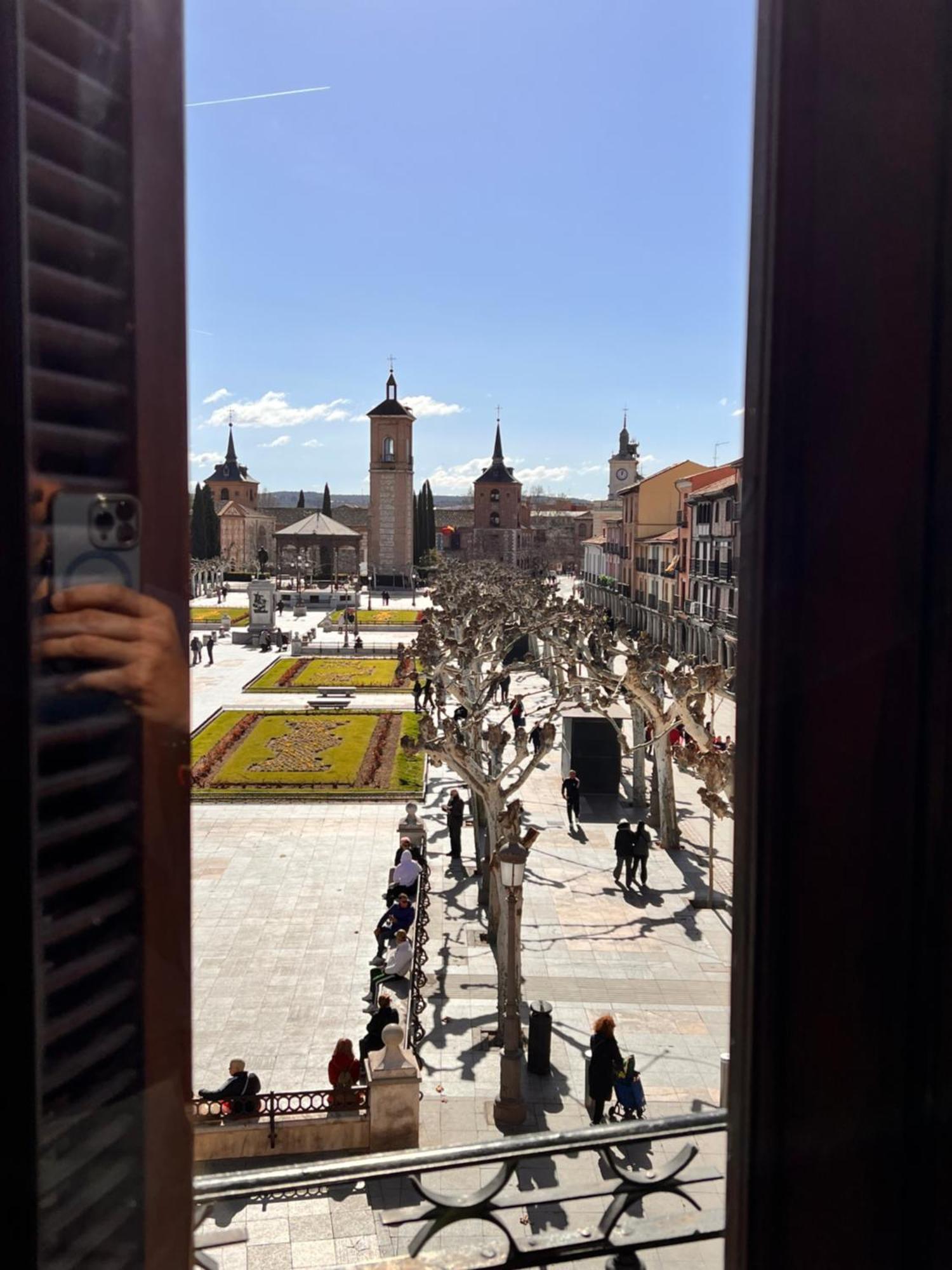 Sonar En La Plaza Cervantes 1 Alcala de Henares Bagian luar foto