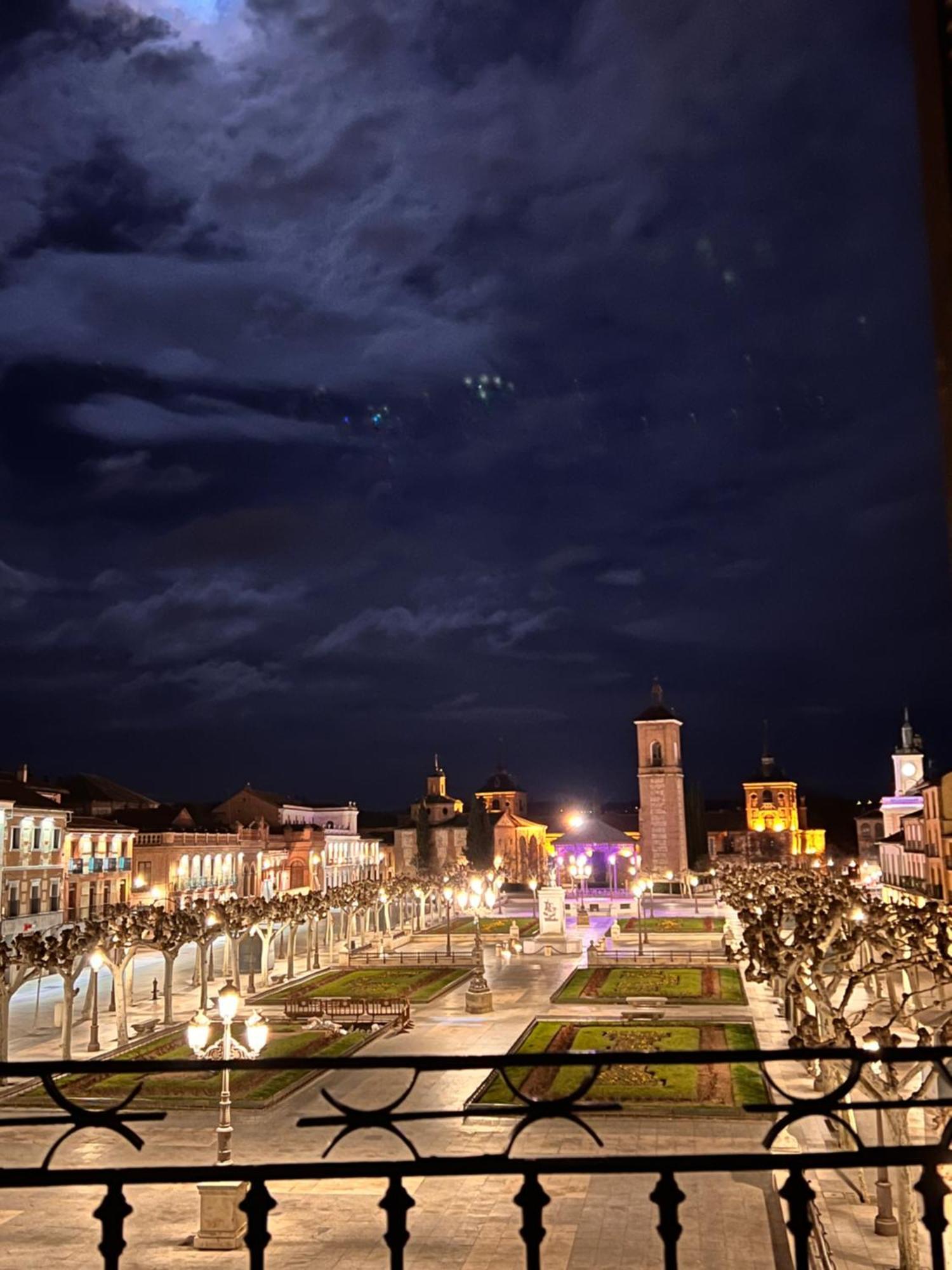 Sonar En La Plaza Cervantes 1 Alcala de Henares Bagian luar foto